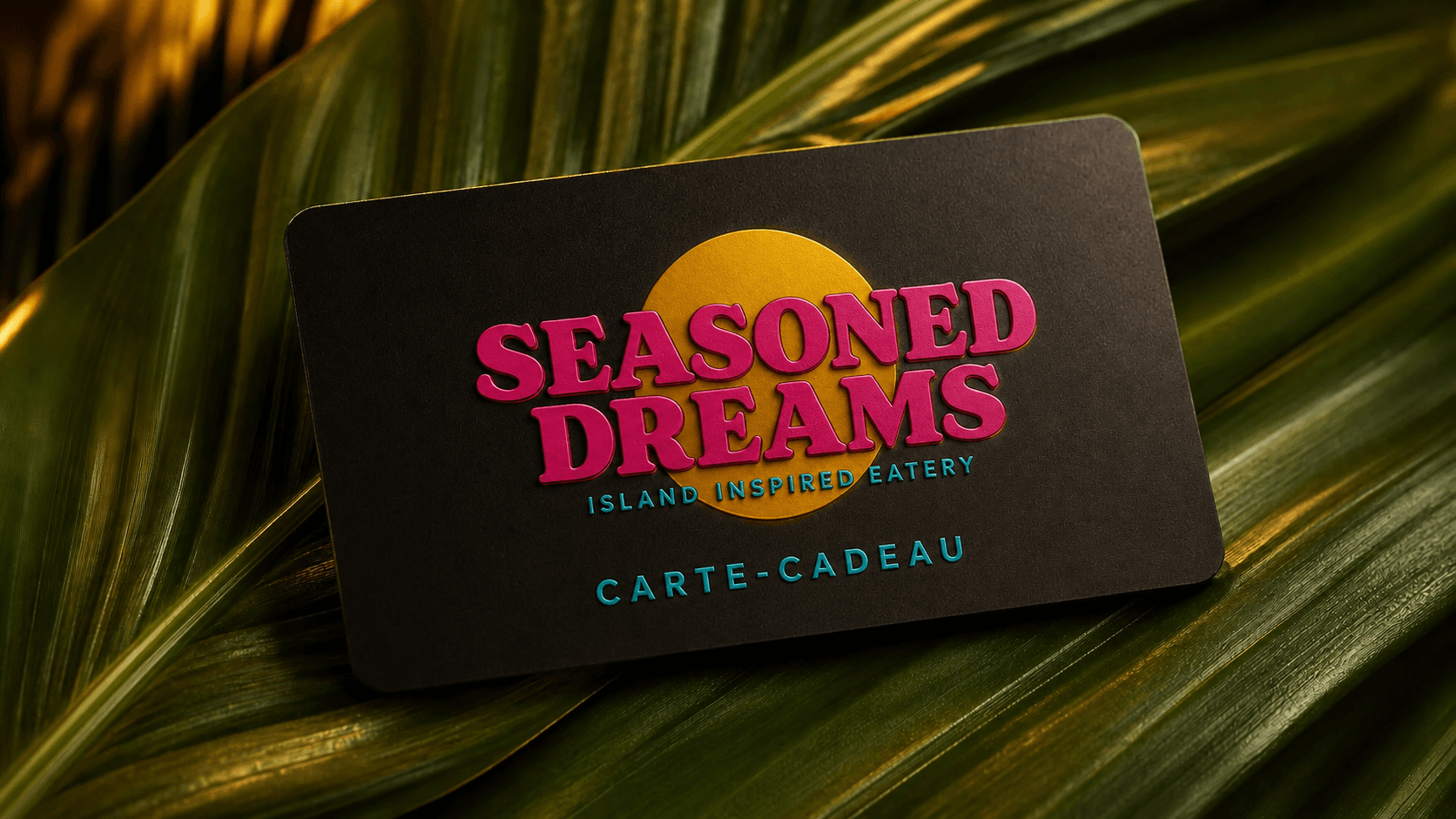 Carte-cadeau Seasoned Dreams noire sur feuilles tropicales